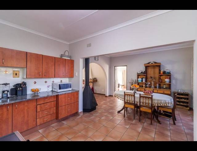 6 BEDROOM HOUSE FOR SALE IN FREEWAY PARK